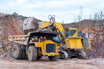 Quarry ore loading