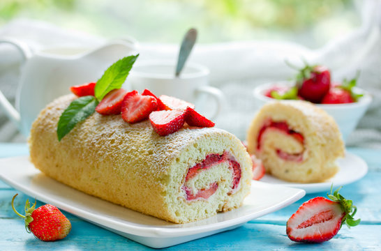 Strawberry cake roll filled with fresh strawberry slices and cream cheese, homemade strawberries swiss roll