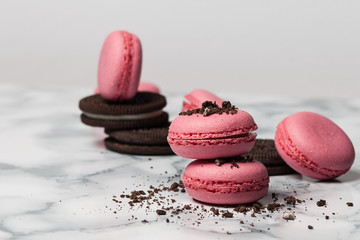 Obraz na płótnie Canvas Pink macaroons with black cookies