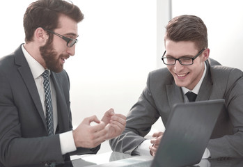business colleagues discuss something sitting at the Desk