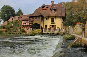 Naklejka premium Moulin sur l'eau