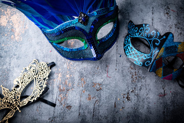 Nowy rok w Wenecji, maska wenecka i szal z piór - obrazy, fototapety, plakaty