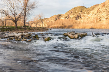 Atardecer en el Río Cinca a su paso por Fraga en Aragón, España