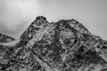 B&W rugged Mountain 