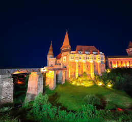 Fototapeta premium Beautiful night panorama of the Hunyad Castle / Corvin's Castle with wooden bridge