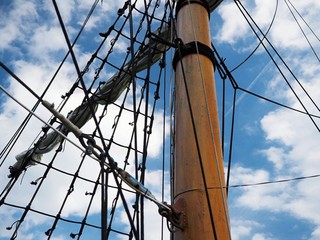 Obraz premium Rigging of the old pirate sailing ship, boat, mast, blue sky, yacht