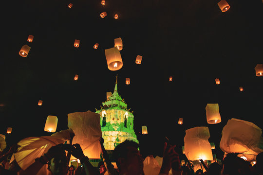 Mass Yee Peng Lantern Release, Chiang Mai, Thailand