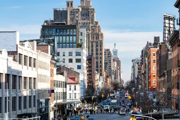 Foto auf Leinwand Belebter Blick auf die 14th Street mit Menschenmassen Szene aus dem Highline Park in Chelsea New York City NYC © deberarr