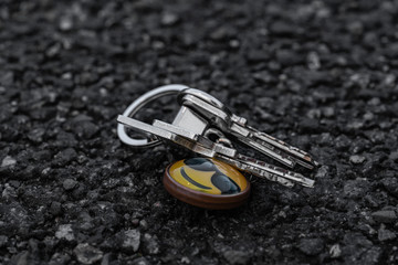 Verlorenes Schlüsselbund auf der Straße