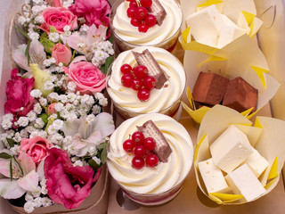 Cupcakes in a box with flowers