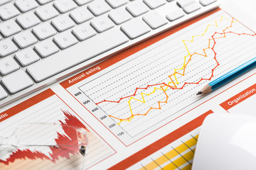 Obraz premium Preparing average sales report