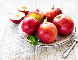 Fresh red apples