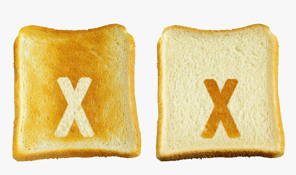 トーストに白い小文字のxと白いパンに小文字のxの焼き目が入った2枚のパン