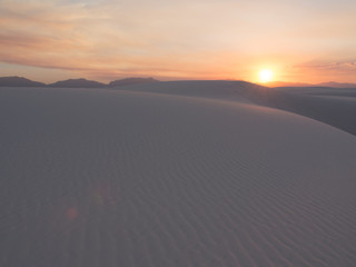 ホワイトサンズ国定公園の夕暮れ
