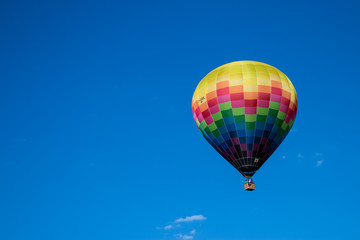 Fototapeta na wymiar Colorful hot air balloon in the sky