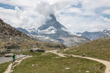 Fototapeta na wymiar View closeup Riffelsee lake and Matterhorn mountain