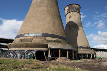 TINSLEY COOLING TOWERS DEMOLITION IN SHEFFIELD, YORKSHIRE, ENGLAND 