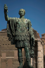 Fototapeta na wymiar Statue de Jules cesar