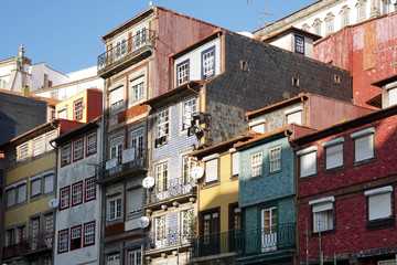Fototapeta na wymiar facades of some old buildings in Porto, Portugal