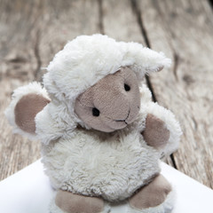 mouton en peluche