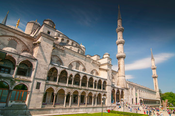 Fototapeta na wymiar View of the Blue Mosque (Sultanahmet Camii) in Istanbul, Turkey.