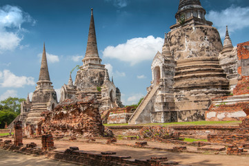 Fototapeta premium Old Chedi at the ruins Wat Phra Si Sanphet Temple, Thailand, Ayutthaya.