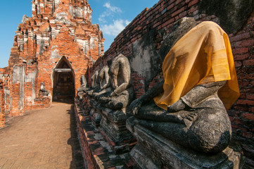 Headless Buddha's statues in Wat Chaiwatthanaram. Ayutthaya historical park Thailand. - obrazy, fototapety, plakaty
