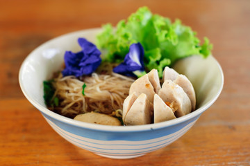 Noodle with pork ball