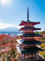 Obraz premium Chureito pagoda and Mountain Fuji