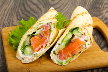 Salmon bread roll