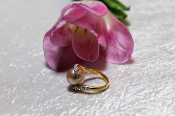 wedding rings and pink flowers