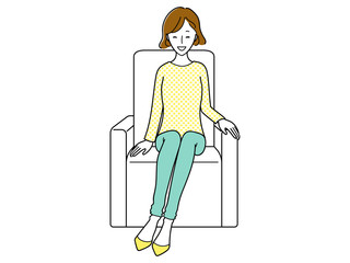 ソファに座る女性