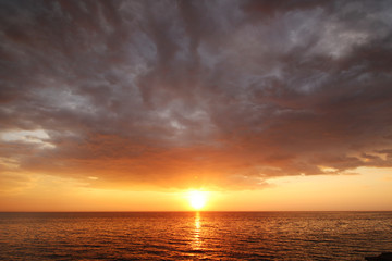 Obraz na płótnie Canvas epic sunset