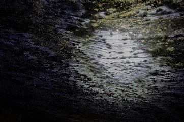 静岡県賀茂郡松崎町の室岩洞内です。かつて「伊豆石」を採掘していた坑道です。 千石船で運搬していた為、海側に通じており、安城岬や大鐘山、松崎新港が望めます。天気が良ければ、駿河湾から富士山も望めます。