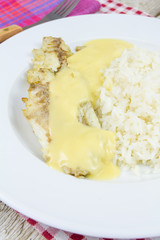 filet de poisson, sauce beurre blanc et riz