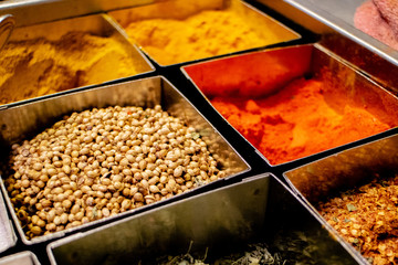 Gewürze, Curry, Safran