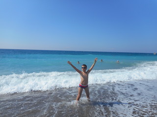 Fototapeta premium woman jumping on the beach