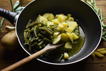 Tegoline e patate con pesto alla genovese ft9102_0576 Cucina italiana Italienische Küche Gastronomía de Italia Italian cuisine Italienska köket italienne Comida sounding Culinária da Itália Italiaanse