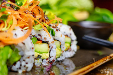 Sushi mit Avocado & Spargel, Restaurant