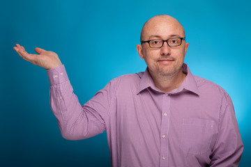 A businessman in a piked shirt  in the holding pose
