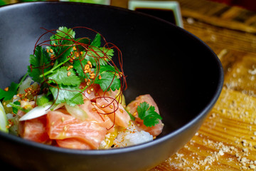 Resi mit Lachs, Essen im Restaurant