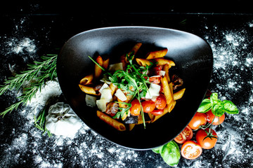 Penne Bolognese, Nudeln mit Hackfleisch - Italienisches Restaurant