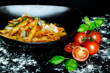 Penne Bolognese, Nudeln mit Hackfleisch - Italienisches Restaurant
