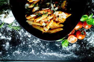 Penne Bolognese, Nudeln mit Hackfleisch - Italienisches Restaurant