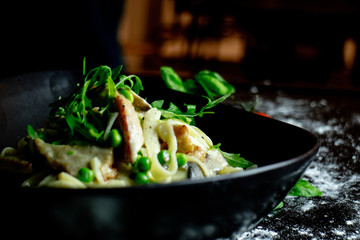 Spaghetti Chicken mit Hähnchen und Bohnen, Italienisches Restaurant