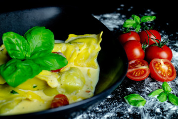 Hausgemachte Ravioli gefüllt, italienisches Restaurant