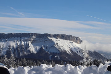 Obraz premium MONTAGNE - LE MONT REVARD SOUS LA NEIGE - MASSIF DES BAUGES - SAVOIE