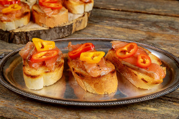 Sandwich with smoked salmon for healthy nutrition.