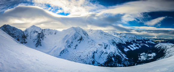 Turyści na szlaku, Tatry Zachodnie - zima, Polska © grzegorz_pakula