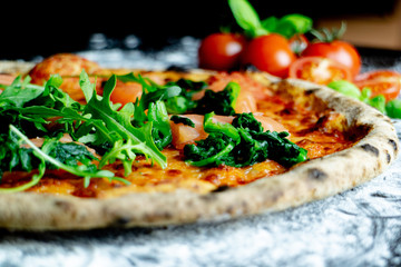 Pizza Lachs mit Rucola, Pizzeria Restaurant